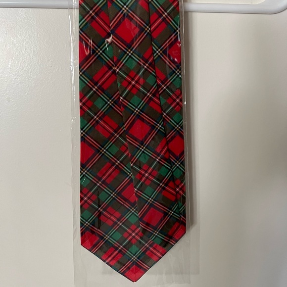Green and Red Plaid Men’s Necktie - Picture 4 of 4